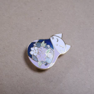 ふく猫　さくら | 帯留め | 和物アクセサリー