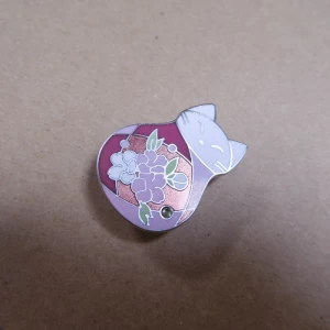 ふく猫　さくら | 帯留め| アクセサリー