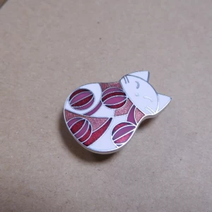 ふく猫　まり | 帯留め| アクセサリー